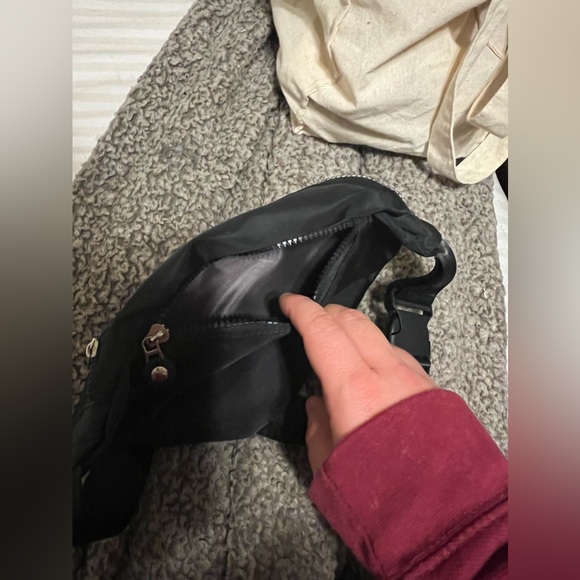 Unisex Basic Black Fanny Pack - Lots of Zipper Pockets - Picture 4 of 10